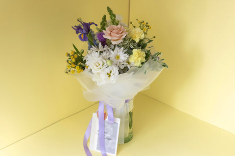 Springtime Bouquet en Florero