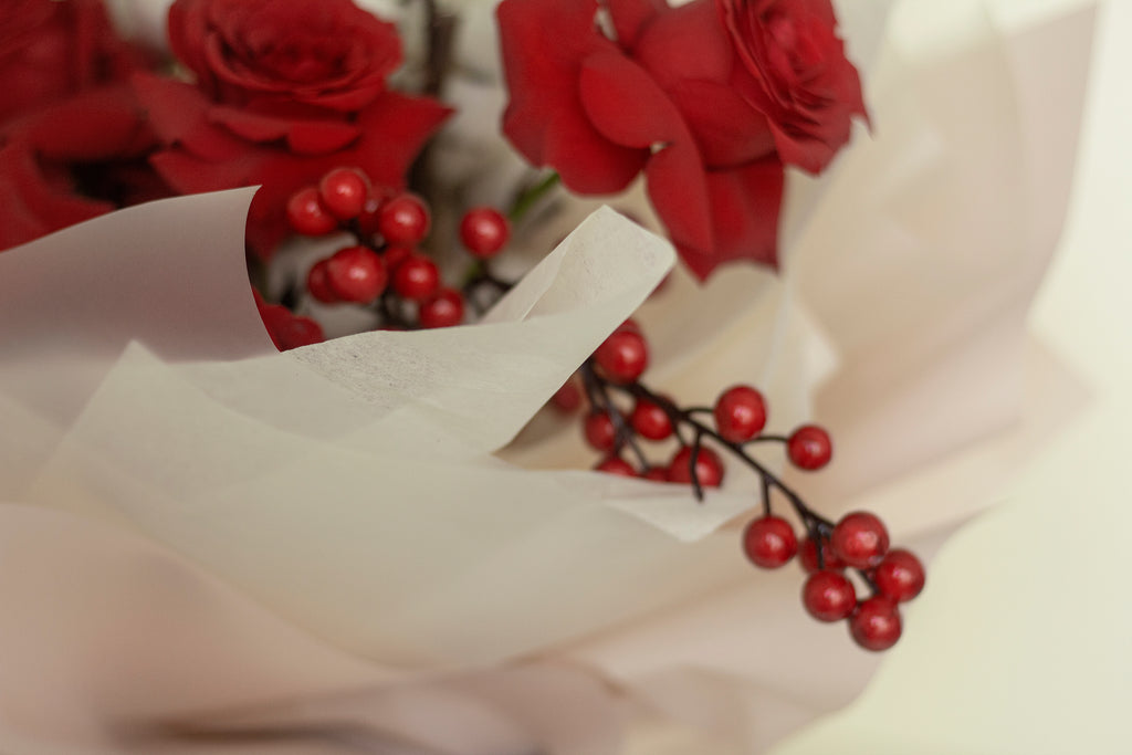 Holly Jolly Bouquet en Florero